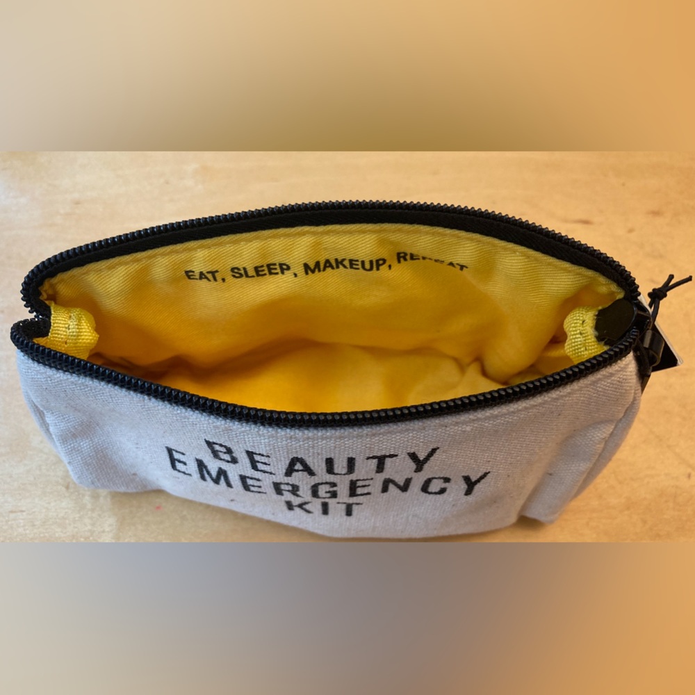 New small beauty pouch by Bobbi Brown. Perfect for smaller bags to go into. - Picture 5 of 5